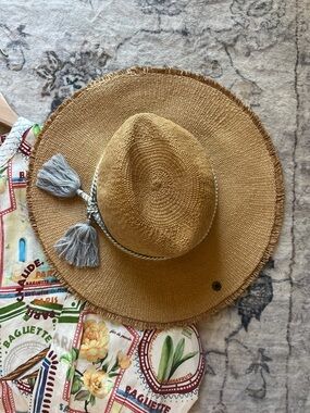 Peter Grimm Marilyn resort Straw Sun Hat with tassels